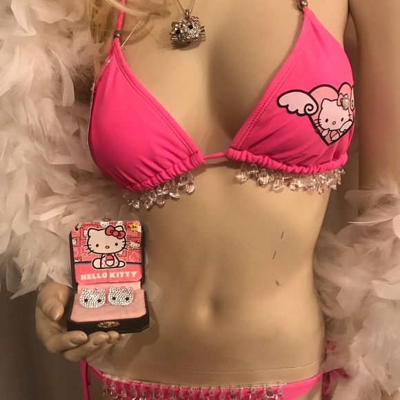 Adorable y2k hello kitty hot pink crystal bikini and earrings 💕 - Picture 4 of 14
